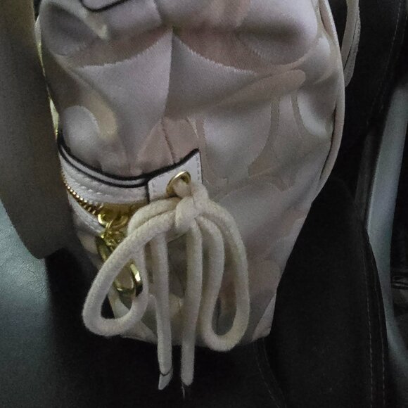 EUC Coach Daisy Poppy Signature C Print Tote - Picture 2 of 13